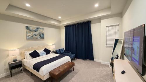 South Main Villa | The Houston Reston