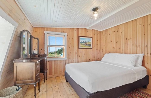 Grates Cove House | The Howard House Daniels Cove
