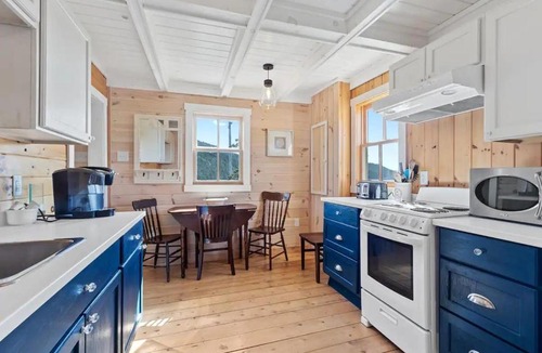 Grates Cove House | The Howard House Daniels Cove