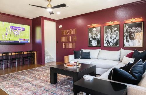 Wellborn House | The Howdy Hangout near Texas A&M and Kyle Field