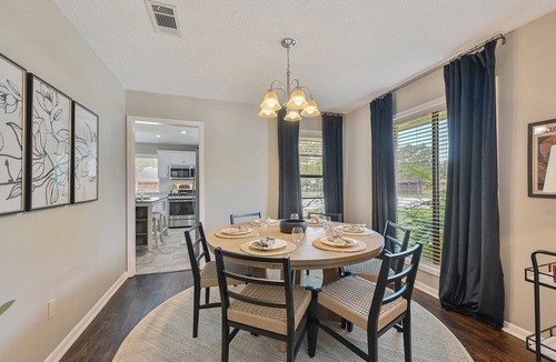 Raintree House | The Howdy Hut - Cozy Home 6 Mins from Texas A&M