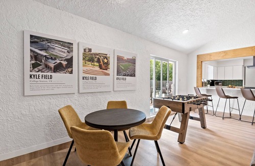 College Station House | The Howdy Retreat- Sleeps 12-Near Texas A&M