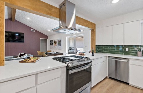 College Station House | The Howdy Retreat- Sleeps 12-Near Texas A&M