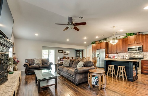 Carolyn Estates House | The Hummingbird House