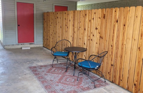 Ozona House | The Hummingbird- Stylish Retreat