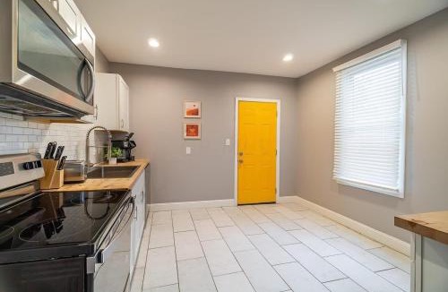 Columbus House | The Hungarian Village Spot - 2 BR and Fenced Yard