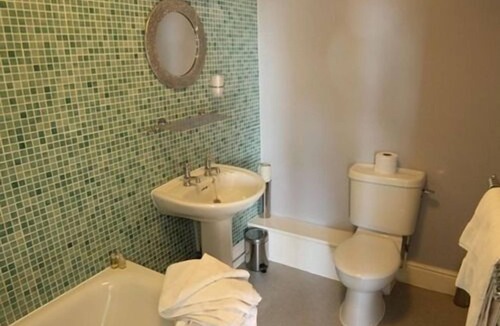 Barrow Upon Soar House | The Hunting Lodge