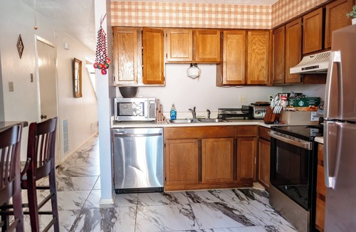 Huntsville Apartment | The Huntsville Nest/2BR Near SHSU/Pool/WiFi/Free Parking