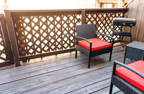 Huntsville Apartment | The Huntsville Nest/2BR Near SHSU/Pool/WiFi/Free Parking