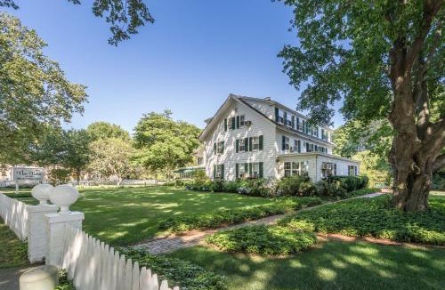 Egypt Lane Historic District Bed & Breakfast | The Huntting Inn
