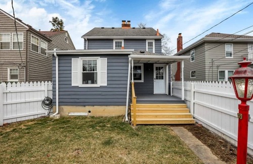 Westgate House | The Huron Charmer-4 BD and Yard