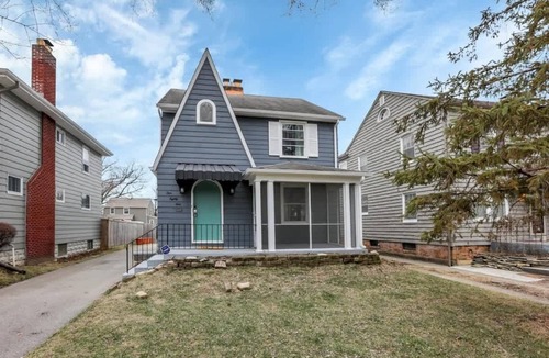 Westgate House | The Huron Charmer-4 BD and Yard