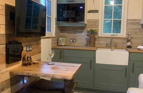 Lowton Cabin | The Hut at Belle Vue