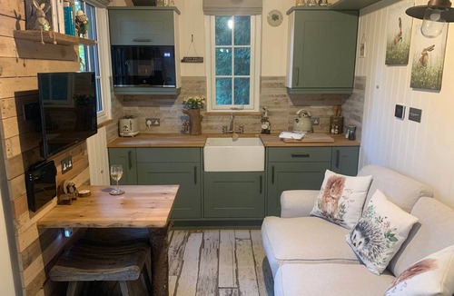 Lowton Cabin | The Hut at Belle Vue