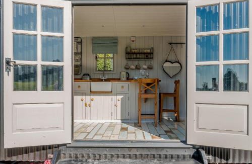 Alderbury House | The Hut At Hole Farm