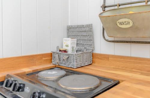 Alderbury House | The Hut At Hole Farm