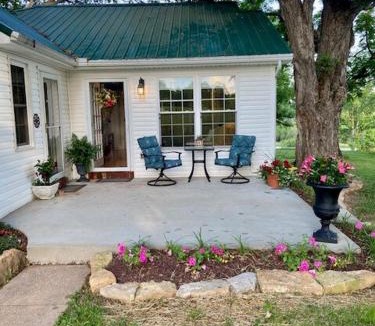 Bardstown House | The Hutch