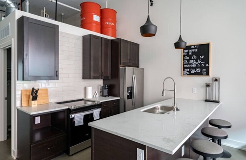 Italian Village Apartment | The Hygge Industrial Loft - Short North