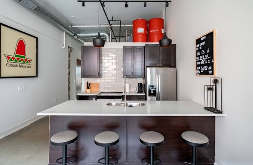 Italian Village Apartment | The Hygge Industrial Loft - Short North