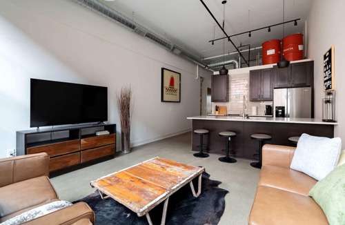 Italian Village Apartment | The Hygge Industrial Loft - Short North