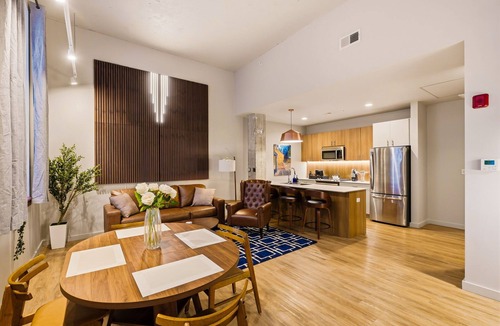 Downtown St. Louis Apartment | The Icon | 1BR | Rooftop Pool + King Bed + WD