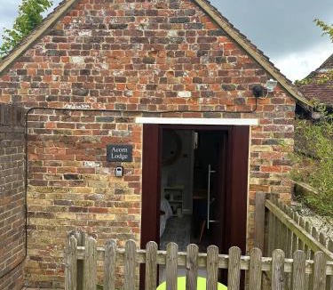 Stuppington Cabin | The idyllic Acorn Lodge