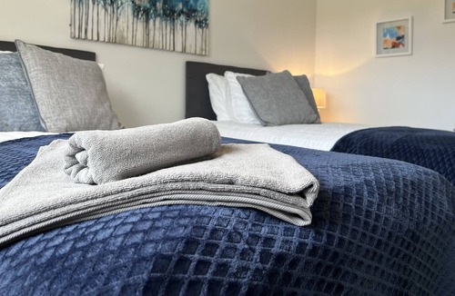 Ilchester Apartment | The Ilchester Suite - 2 Bed - Parking