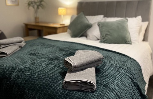 Ilchester Apartment | The Ilchester Suite - 2 Bed - Parking