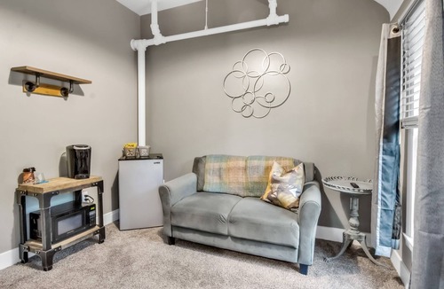 Hamburg Apartment | The Industrial Room at The West End Inn