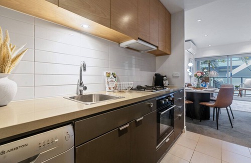 Saint Kilda South Apartment | The Inkerman Hideaway