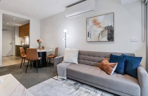 Saint Kilda South Apartment | The Inkerman Hideaway
