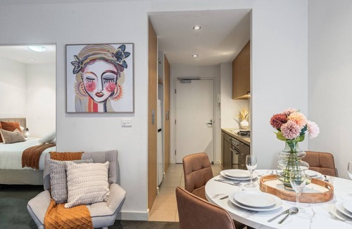 Saint Kilda South Apartment | The Inkerman Hideaway