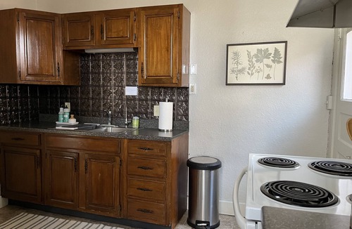 Concordia House | The Inn at 210 - Comfortable and clean historic home