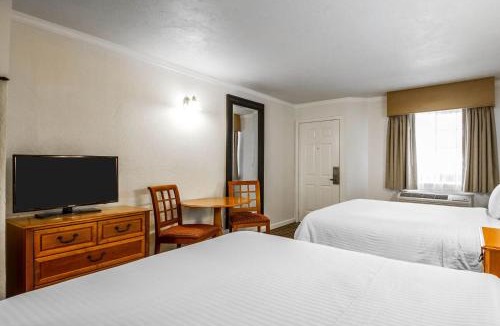 Willits Hotel | The Inn at Baechtel Creek