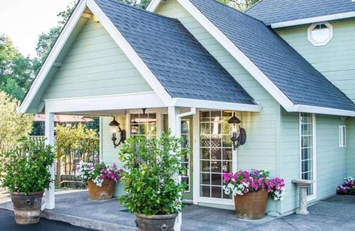 Willits Hotel | The Inn at Baechtel Creek