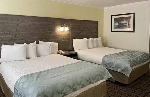 Willits Hotel | The Inn at Baechtel Creek