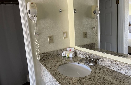 Willits Hotel | The Inn at Baechtel Creek