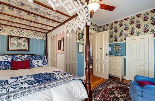 Sodus Bed & Breakfast | The Inn at Burnap's