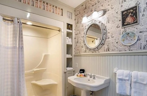 Sodus Bed & Breakfast | The Inn at Burnap's