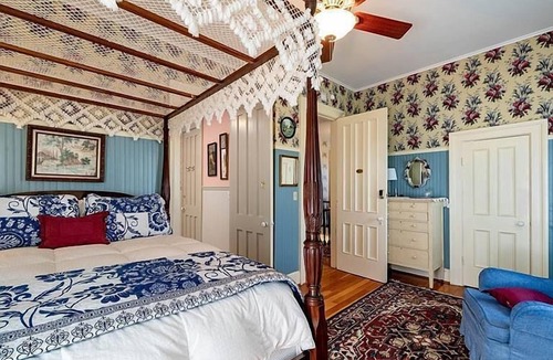 Sodus Bed & Breakfast | The Inn at Burnap's