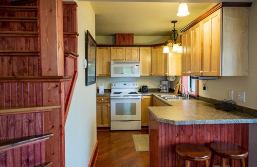 Croftville Resort | The Inn at Croftville Road Cottages #5. On the Shore of Lake Superior.