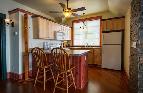 Croftville Condo | The Inn at Croftville Road Cottages #8. On the Shore of Lake Superior.
