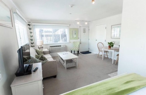 Fairfield House | The Inn at Fairfield Beach