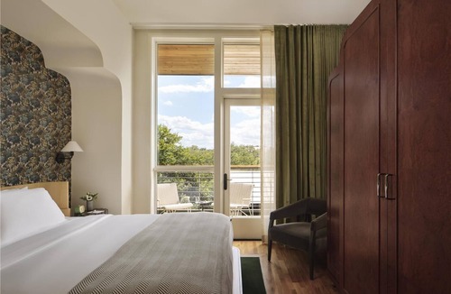 Bouldin Hotel | The Inn at Green Pastures