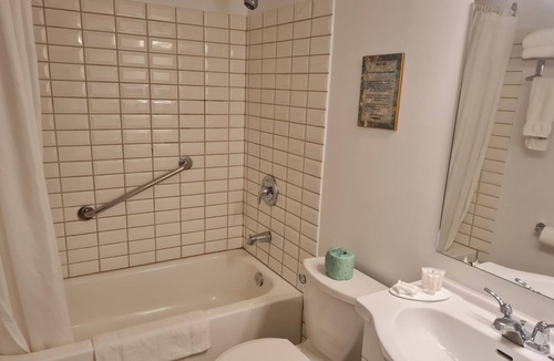 Thorold Hotel | The Inn at Lock Seven