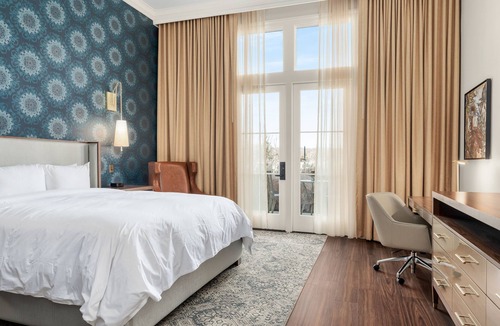 Prairie Village Hotel | The Inn at Meadowbrook