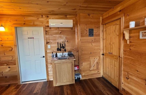 Pineville House | The Inn at Outlaw Ridge - Unit B