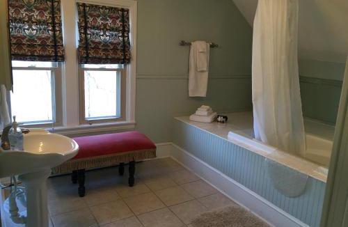 Chambersburg Bed & Breakfast | The Inn at Ragged Edge