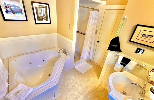 Perkinsville Hotel | The Inn at Weathersfield