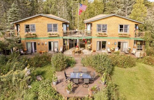 North Shore Apartment | The Inn On Gitche Gumee - Anderson Deluxe Suite